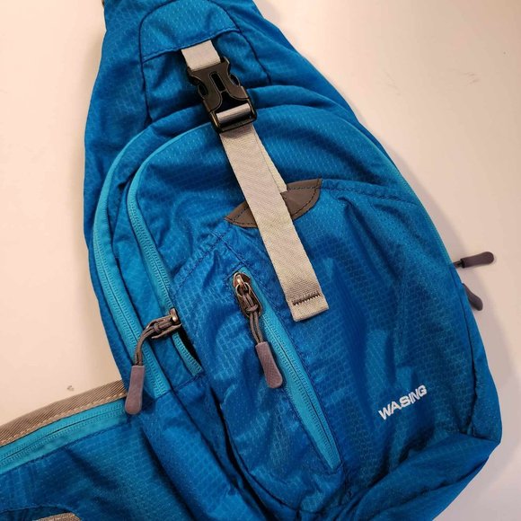 EUC Bright Blue Small Sling Pack - Picture 5 of 8